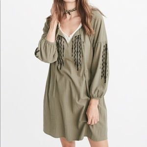 Abercrombie & Fitch Embroidered Peasant Dress NWT